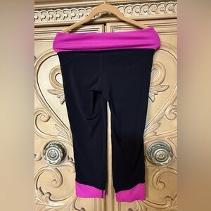 Capri leggings Black & Pink by old navy active hi waist hidden pocket sz xs guc